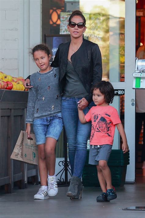 does halle berry have kids